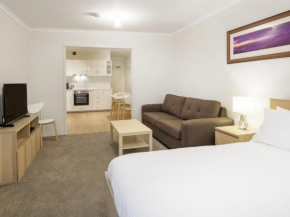 Cascades 3 - Studio Apartment l Free WiFi l Central Location l Bath